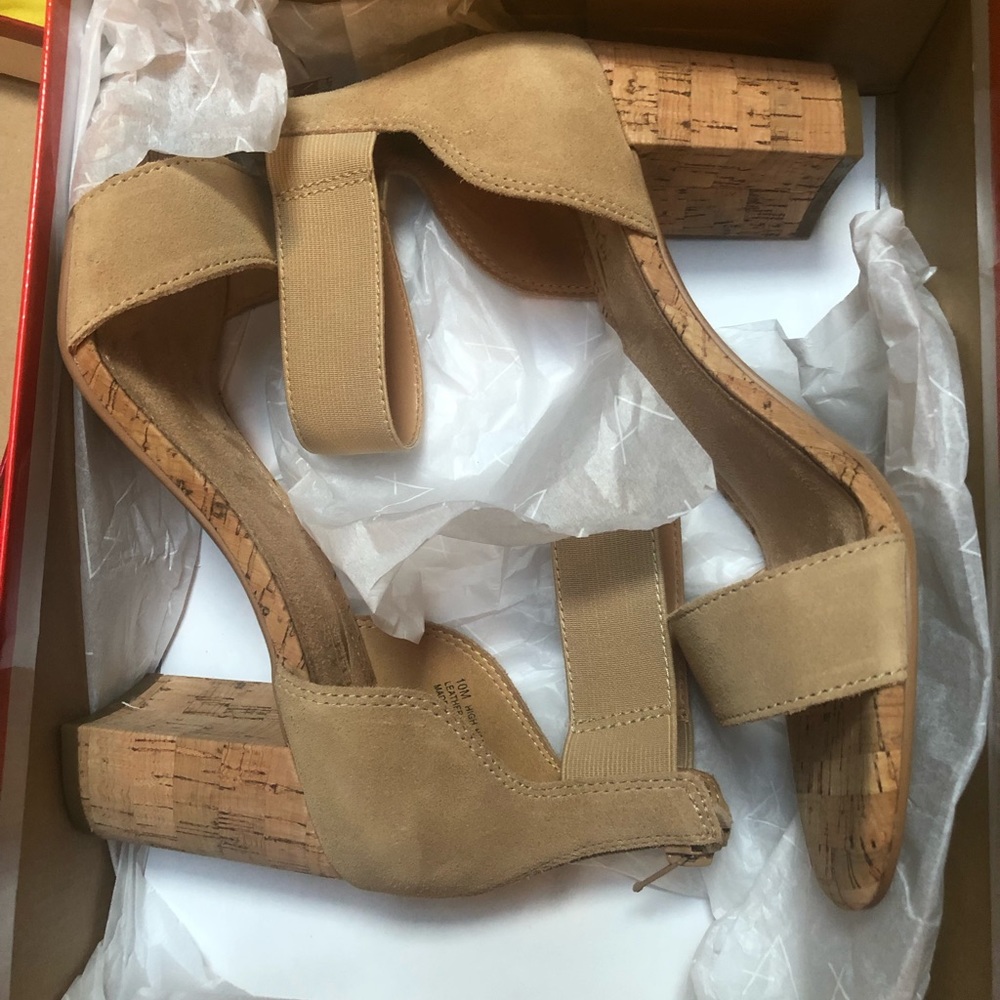 New never worn super cute shoes!